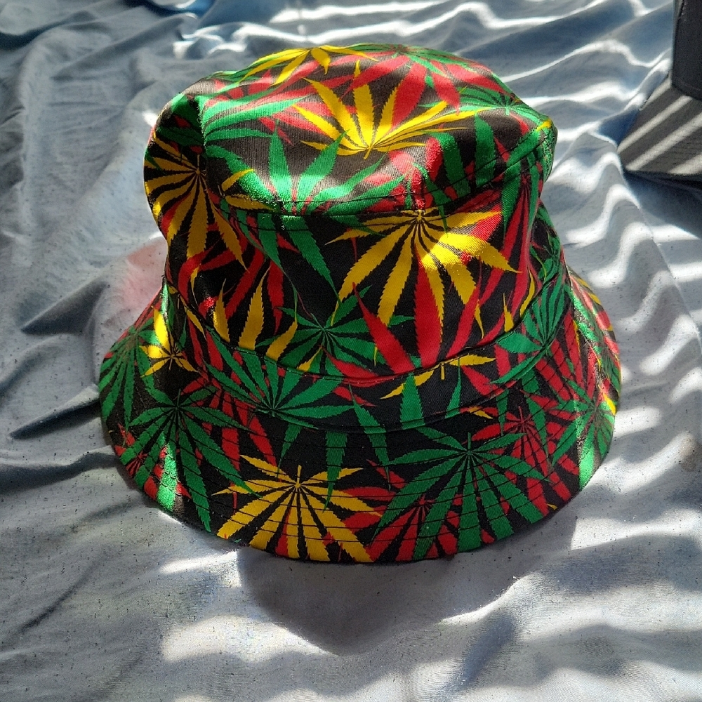 Colorful Leaf Pattern Bucket Hat